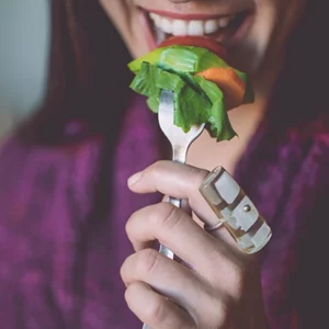What to eat and Avoid After Dental Implants